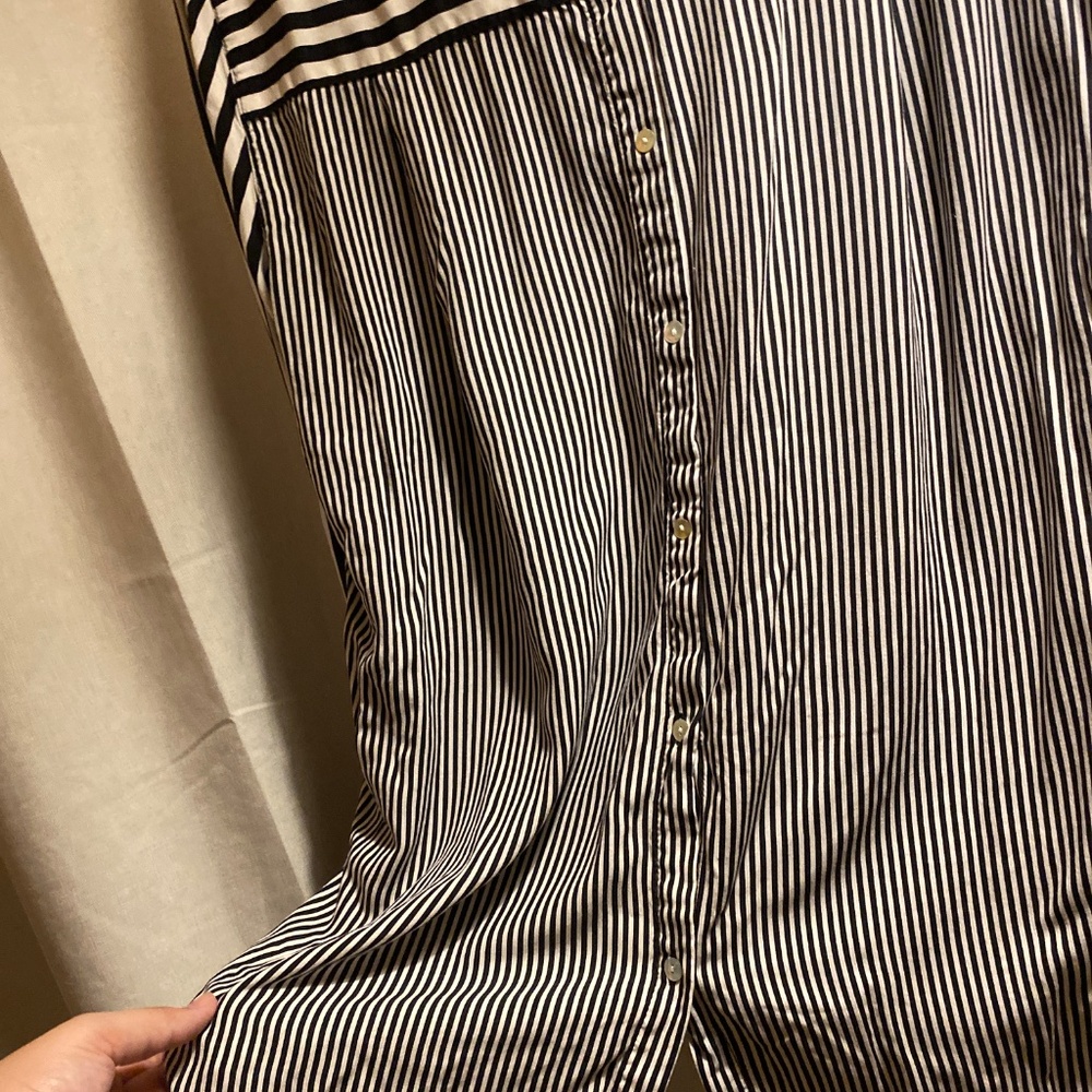 🖤Adorable Shirt 🤍 - Picture 3 of 4